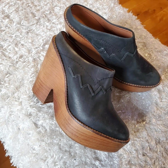 Free People Shoes - Free people 9 black leather platform clogs mules